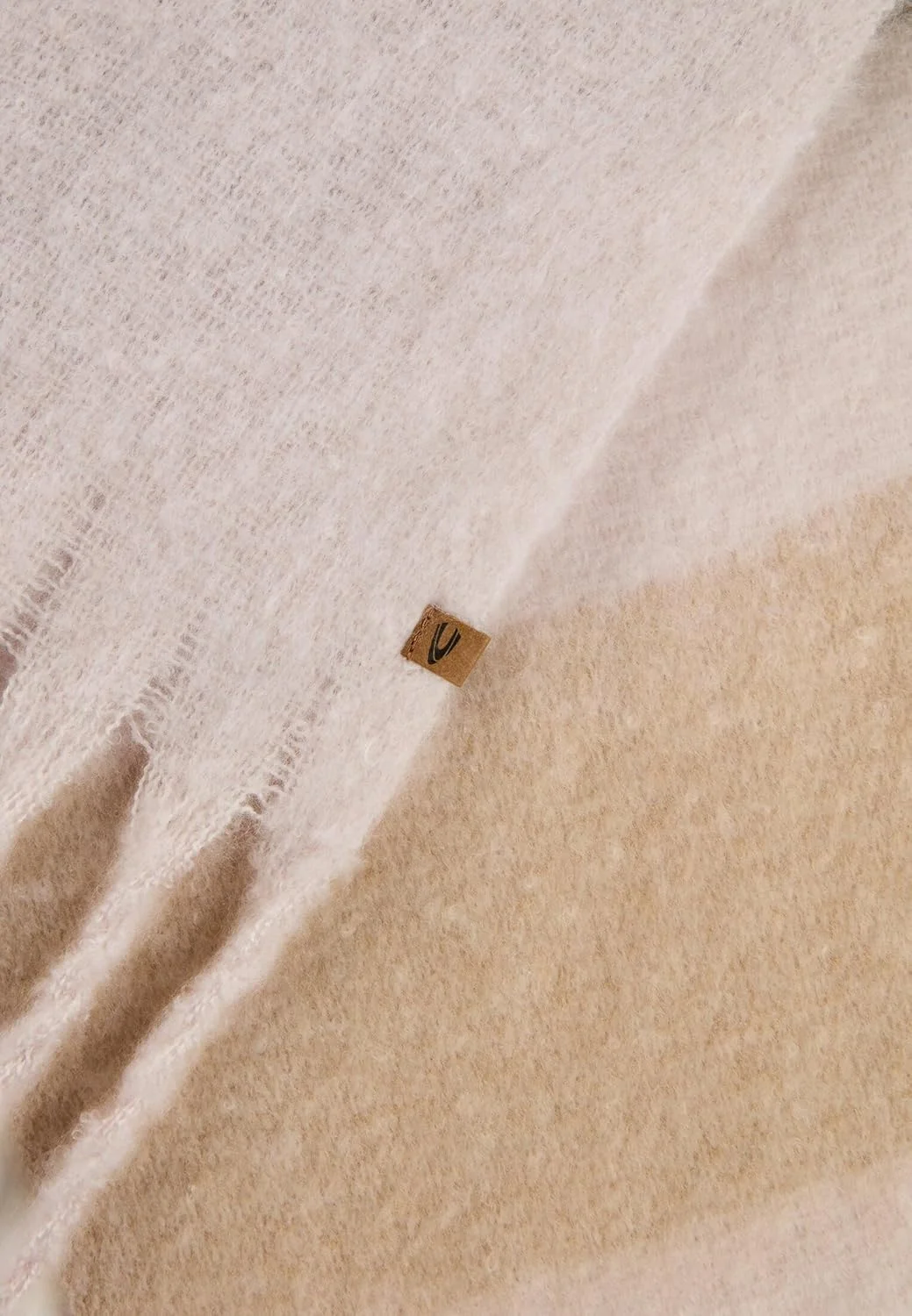 شال گردن بافتنی زنانه کمل اکتیو مدل 307950-6v95