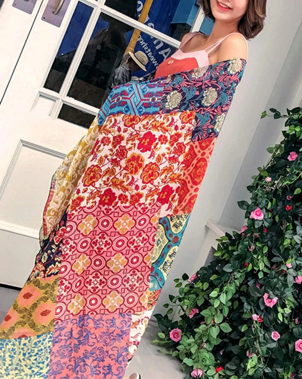 شال طرح گل زنانه، سبک وزن، شال گردن پنبه ای و کنفی، نرم و لطیف با ریشه مناسب فصل پاییز و بهار