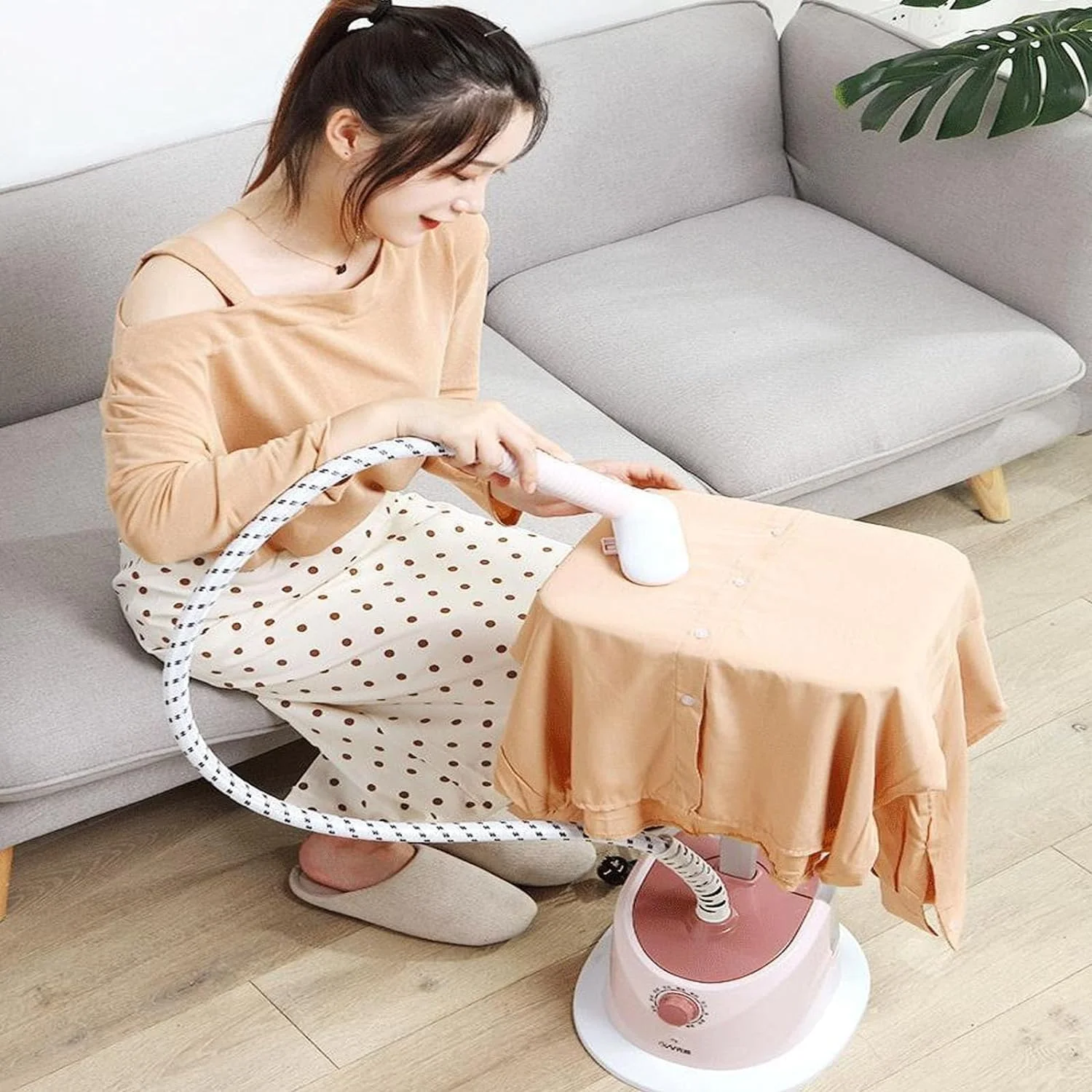 بخارگر عمودی لباس ومارت 2000 وات، صورتی، ایستاده، مخزن آب 1.6 لیتری، گرم شدن 35 ثانیه ای، قدرت بالا، ارتفاع قابل تنظیم (صورتی)