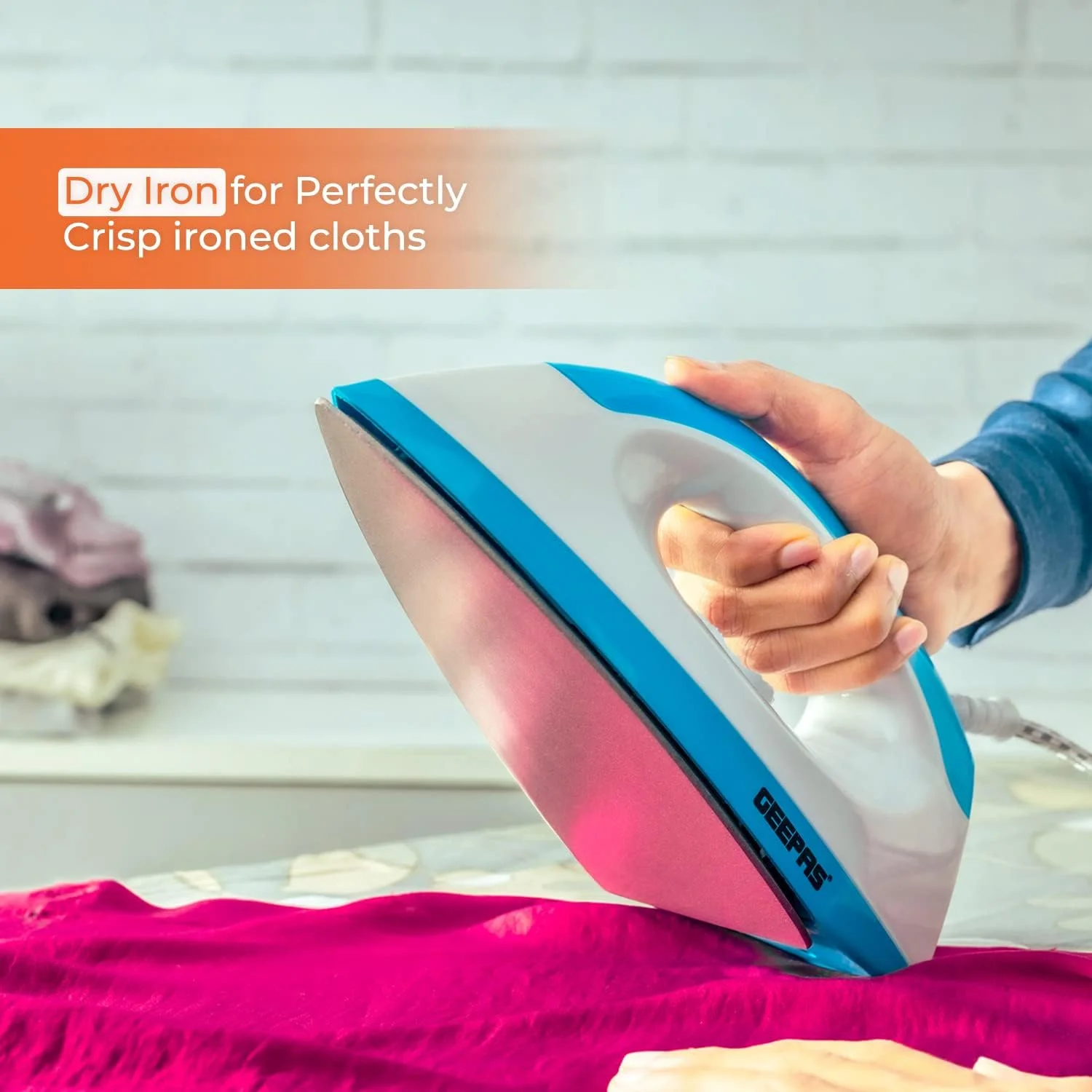 اتو خشک 1200 وات Geepas GDI7782 - صفحه با پوشش نچسب و کنترل ترموستات قابل تنظیم | چراغ نشانگر با جنس ABS