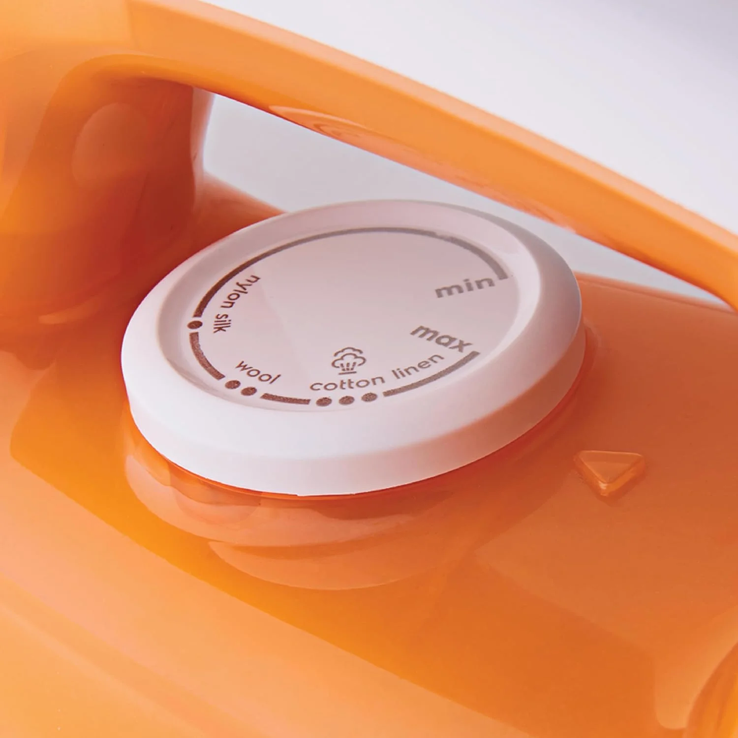 اتو بخار 1600 وات الکترولوکس با بخار قوی، کفی نچسب، ضد رسوب، سیستم ضد چکه، خود تمیز شونده و خاموش شدن خودکار، تنظیم خودکار بخار، نشانگر ایمن، سبک و آسان برای استفاده مدل ESI4007