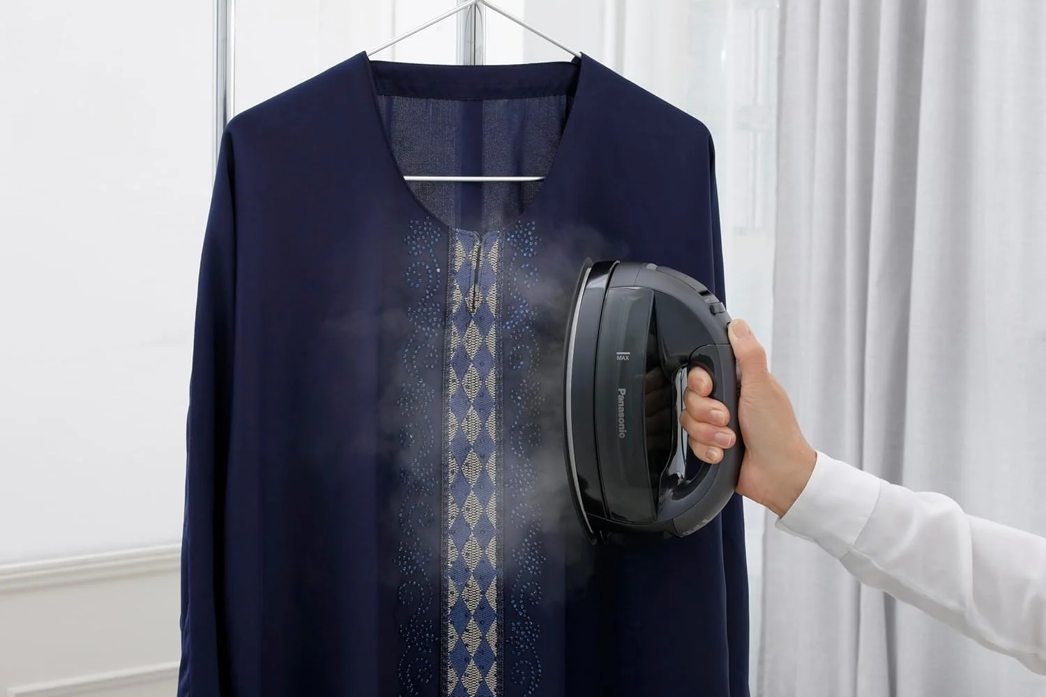 اتو بخار بدون سیم پاناسونیک - 2000 وات، کفی سرامیکی با پوشش گرافیت چند جهته، بخار عمودی، خاموش شدن خودکار، ضد چکه، طراحی جمع و جور و قابل حمل - NI-WL55KTH اتو بخار بدون سیم پاناسونیک - 2000 وات، کفی سرامیکی با پوشش گرافیت چند جهته، بخار عمودی، خاموش شدن خودکار، ضد چکه، طراحی جمع و جور و قابل حمل - NI-WL55KTH