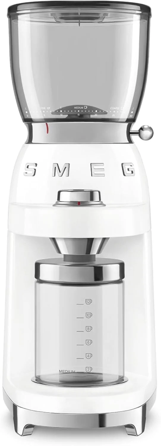 آسیاب قهوه Smeg CGF11WHUK، طراحی دهه 50، 8 عملکرد قهوه برای حداکثر 12 فنجان، 30 تنظیم آسیاب، مخزن دانه های قهوه 350 گرمی Tritan™، استیل ضد زنگ، سفید آسیاب قهوه Smeg CGF11WHUK، طراحی دهه 50، 8 عملکرد قهوه برای حداکثر 12 فنجان، 30 تنظیم آسیاب، مخزن دانه های قهوه 350 گرمی Tritan™، استیل ضد زنگ، سفید
