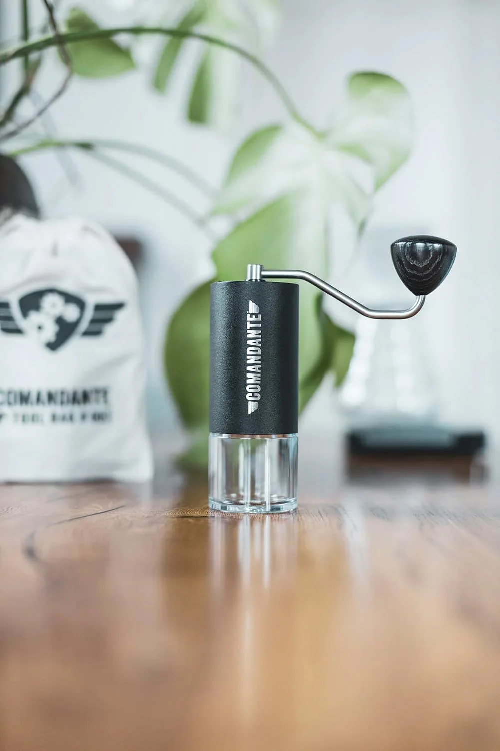 آسیاب قهوه دستی Comandante MK40 – تیغه نیترو با دقت بالا، تیغه های استیل ضد زنگ، طراحی قابل حمل – ایده آل برای اسپرسو، دم آوری چکهای و فرنچ پرس، ظرفیت 40 گرم، رنگ – مشکی آسیاب قهوه دستی Comandante MK40 – تیغه نیترو با دقت بالا، تیغه های استیل ضد زنگ، طراحی قابل حمل – ایده آل برای اسپرسو، دم آوری چکهای و فرنچ پرس، ظرفیت 40 گرم، رنگ – مشکی