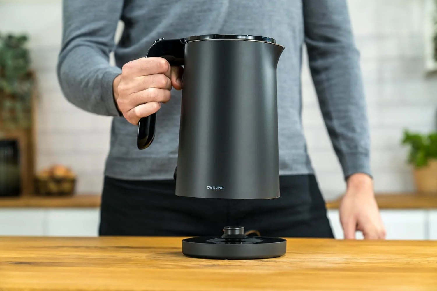 کتری برقی 1 لیتری مشکی رنگ Zwilling Enfinigy