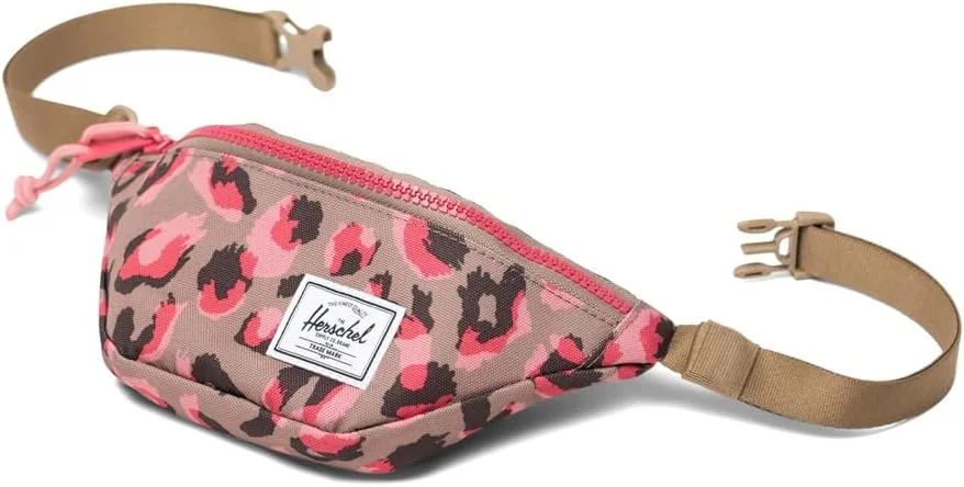 کیف کمری بچه گانه Herschel Supply Co. مدل Herschel Heritage™ Little Herschel (بچه بزرگ) طرح Holly Berry Leopard سایز One Size کیف کمری بچه گانه Herschel Supply Co. مدل Herschel Heritage™ Little Herschel (بچه بزرگ) طرح Holly Berry Leopard سایز One Size