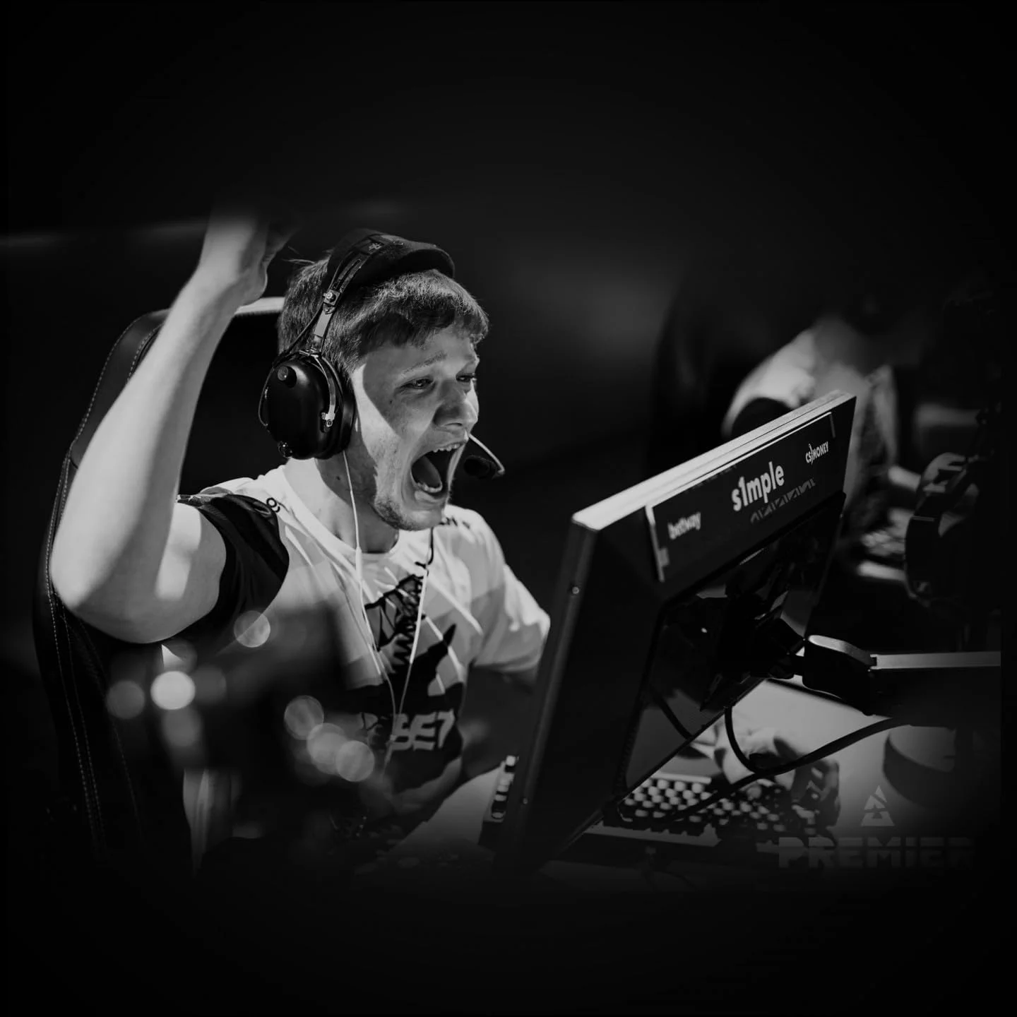 ماوس گیمینگ بی سیم Logitech G PRO X SUPERLIGHT، حسگر HERO 25K، فوق سبک با وزن 63 گرم، 5 دکمه قابل برنامه ریزی، 70 ساعت عمر باتری، پایه های PTFE بدون افزودنی، PC/Mac - مشکی ماوس گیمینگ بی سیم Logitech G PRO X SUPERLIGHT، حسگر HERO 25K، فوق سبک با وزن 63 گرم، 5 دکمه قابل برنامه ریزی، 70 ساعت عمر باتری، پایه های PTFE بدون افزودنی، PC/Mac - مشکی