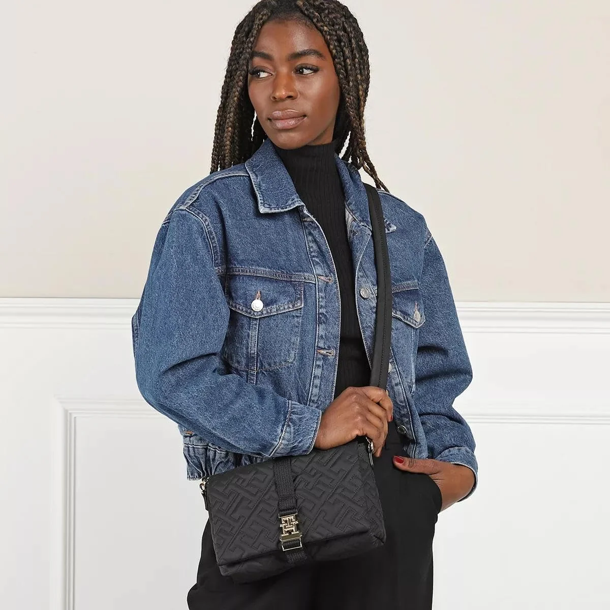 کیف رودوشی زنانه تامی هیلفیگر مدل Flow Flap Crossovers