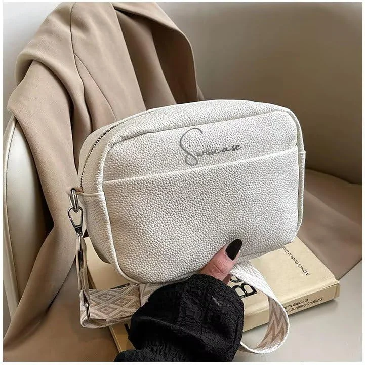 کیف دوشی چرمی SwissCase با بند ضربدری و طرح جناغی، کیف شانه ای بژ با زیپ بالایی، سایز M