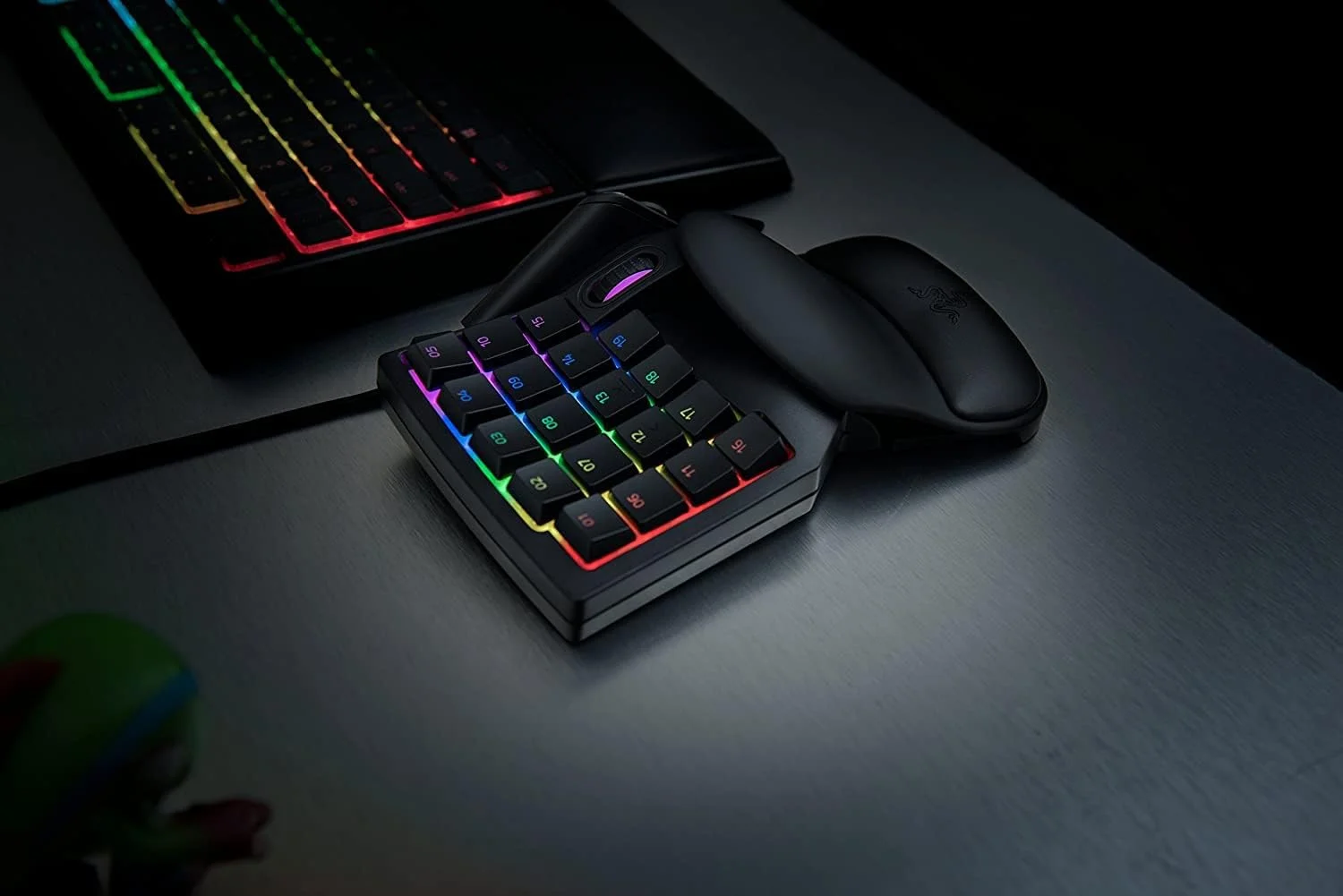 صفحه کلید مخصوص بازی Razer Tartarus V2 - طراحی ارگونومیک، 32 کلید، با نورپردازی Razer Chroma - مشکی