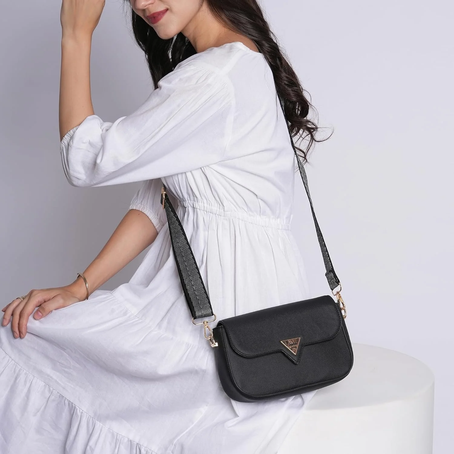 کیف دوشی زنانه لاوی سیگنیچر مدل LS Victoria Flap | کیف شیک رودوشی | کیف دستی زنانه | هدیه برای خانم ها