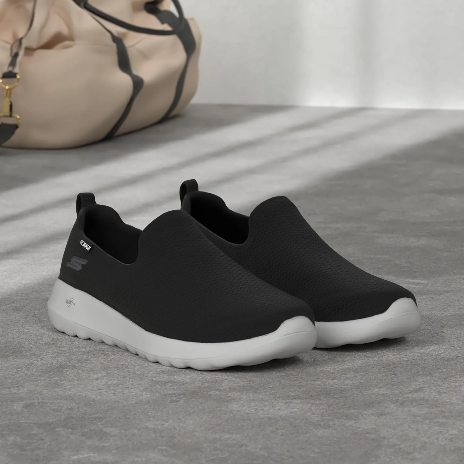 کفش پیاده روی مردانه اسکیچرز مدل Go Walk 54610-bbk