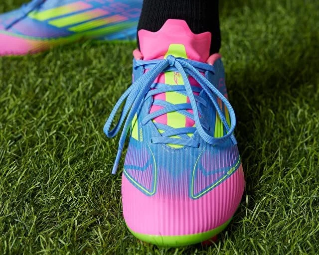 کفش های آدیداس F50 League مناسب زمین های سفت و چند منظوره، یونیسکس و بزرگسال