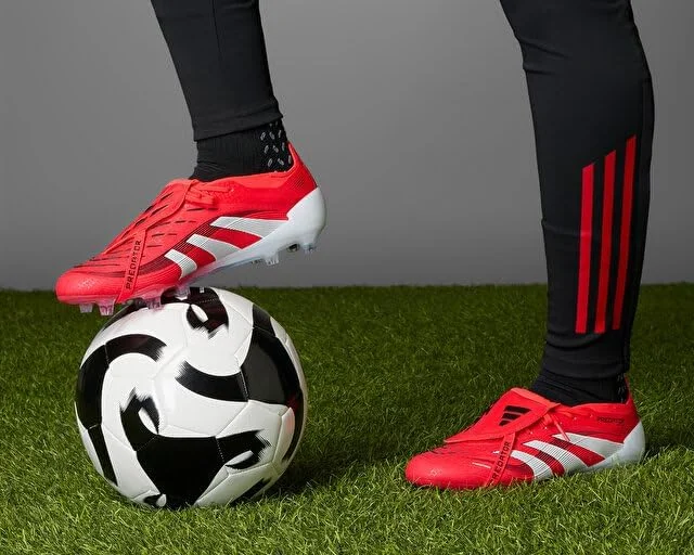 کفش فوتبال مردانه آدیداس مدل الیت با زبانه تاشو مناسب زمین چمن سفت قرمز/سفید سایز 12