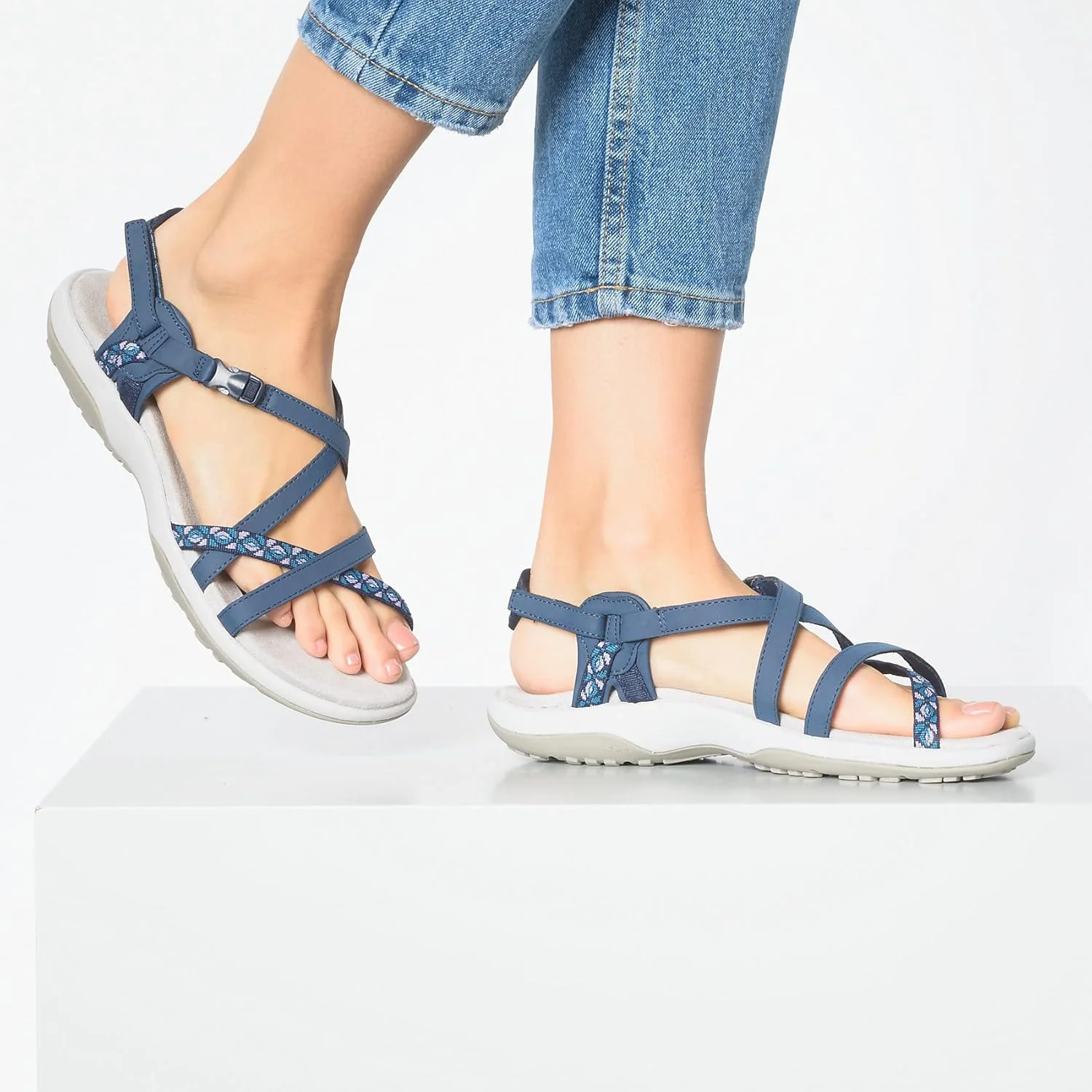 صندل تخت زنانه اسکیچرز مدل Reggae Slim-Keep Close گلادیاتوری صندل تخت زنانه اسکیچرز مدل Reggae Slim-Keep Close گلادیاتوری