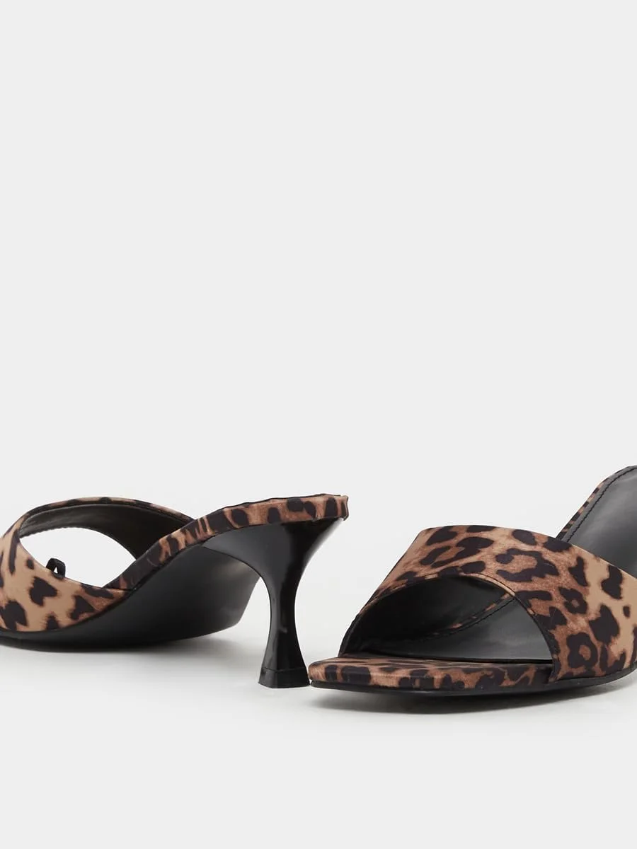 صندل پاشنه بلند زنانه با طرح حیوانات صندل پاشنه بلند زنانه با طرح حیوانات