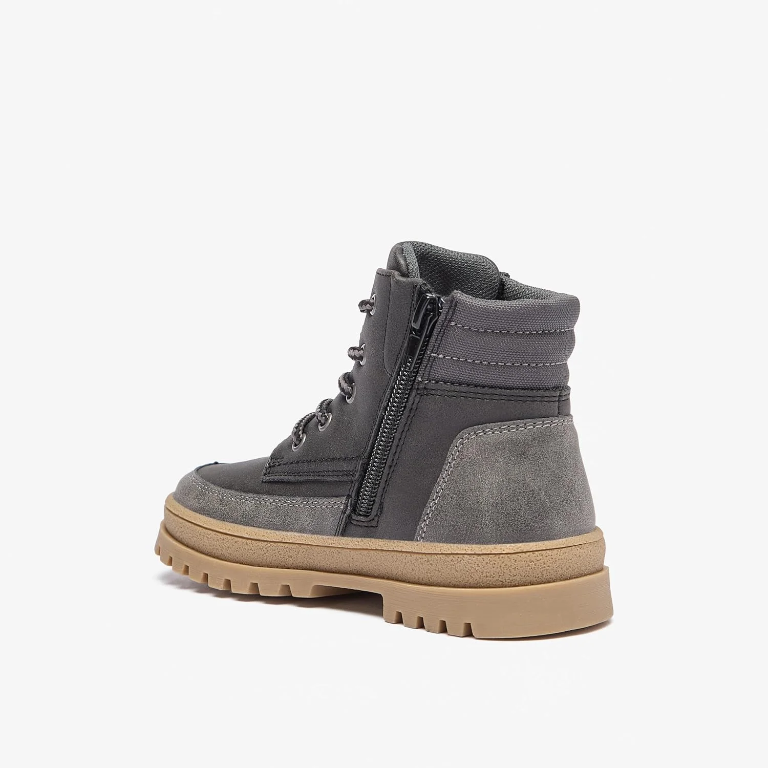 نیم بوت ساق کوتاه پسرانه مدل 166895746 با جزئیات بند و بست زیپی نیم بوت ساق کوتاه پسرانه مدل 166895746 با جزئیات بند و بست زیپی