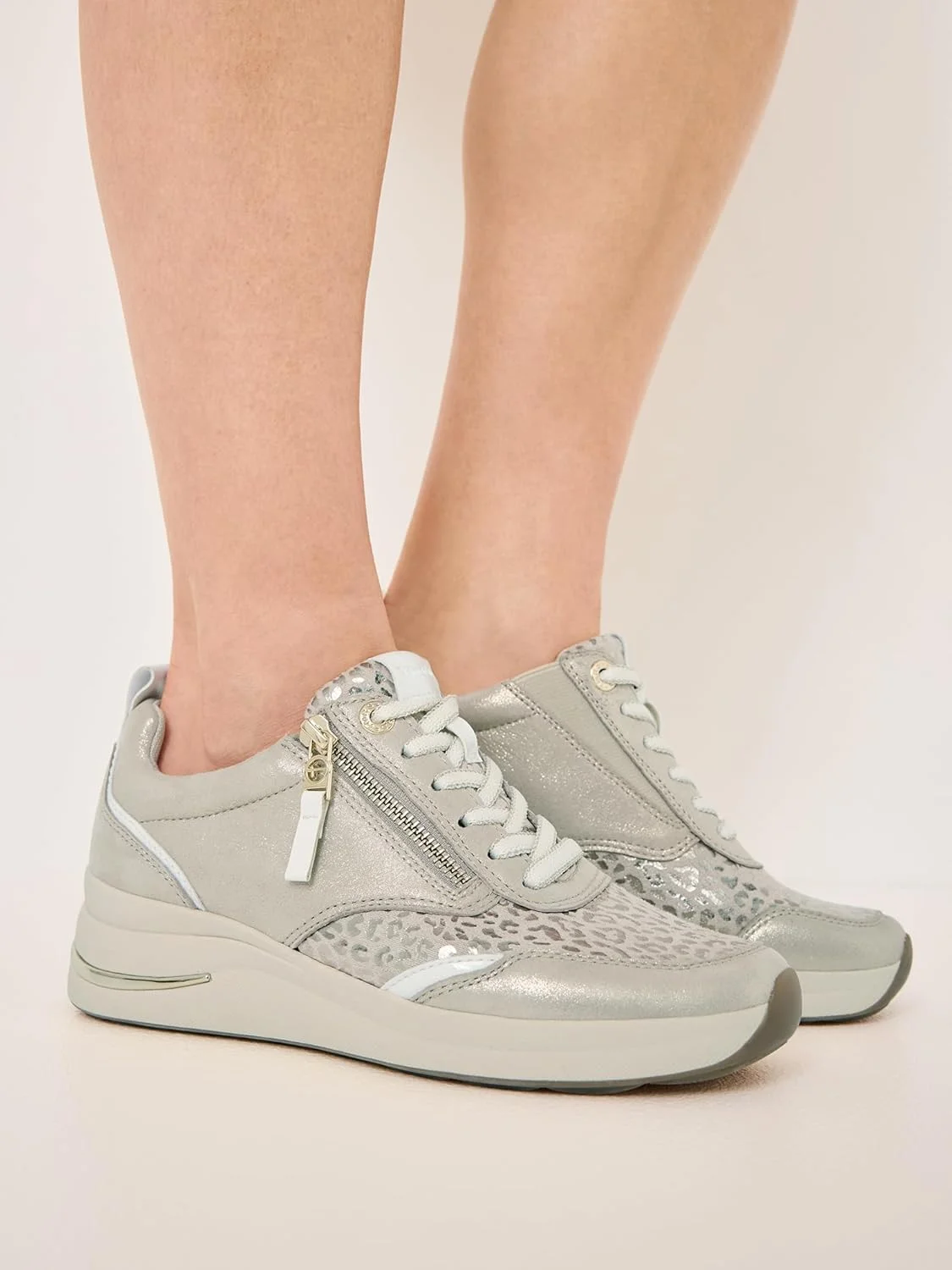 کفش ورزشی زنانه تاماریس مدل 8-83714-43