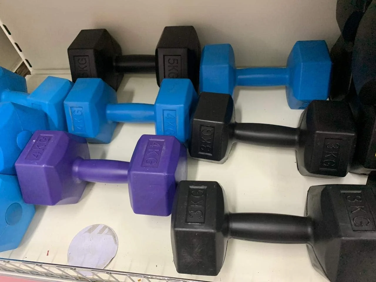 یک عدد دمبل سیمانی با کیفیت (۳ کیلوگرم)