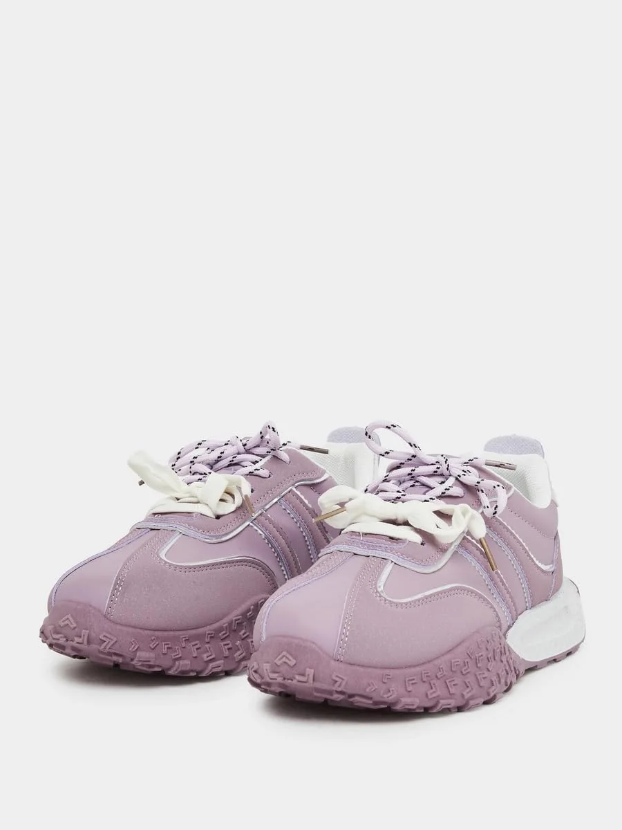 کفش کتانی زنانه استایلی با زیره طرح‌دار و بند دار