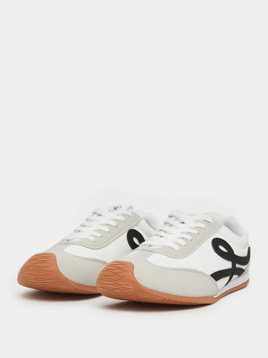 کفش ورزشی تخت زنانه استایلی با طرح پنل و بند