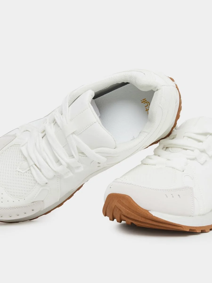 کفش ورزشی زنانه استایلی با طرح پنل و بند