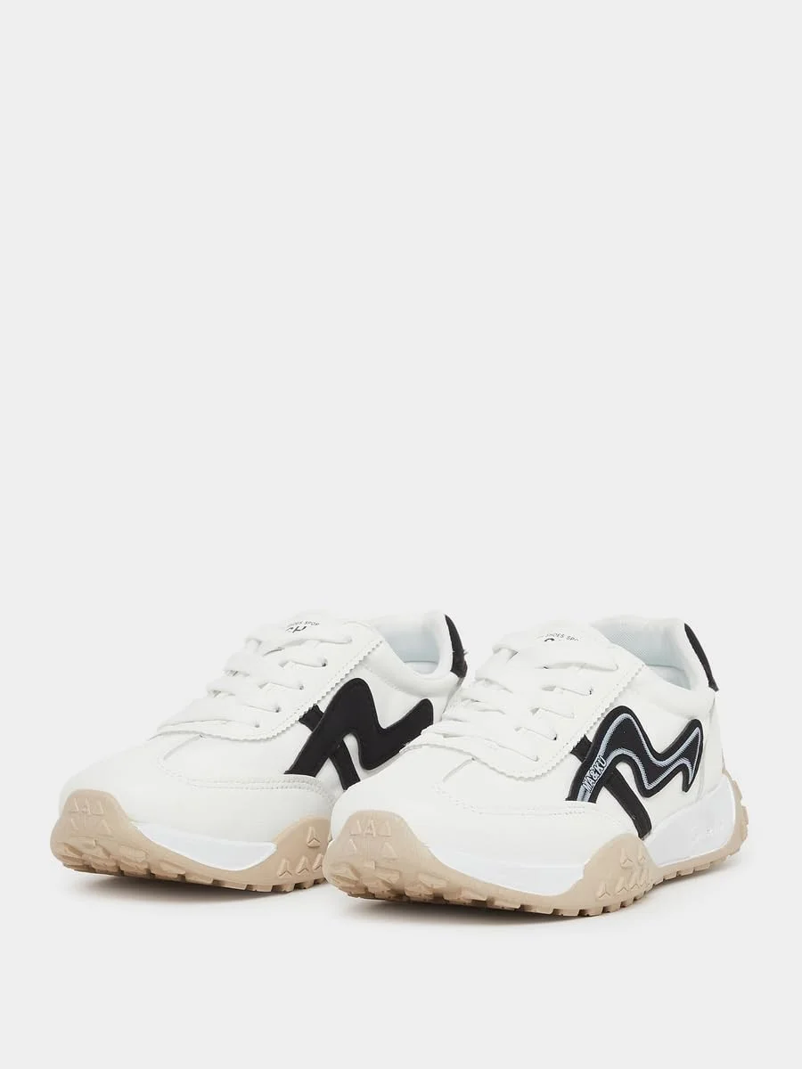 کفش ورزشی زنانه استایلی با پنل و زیره ضخیم بند دار