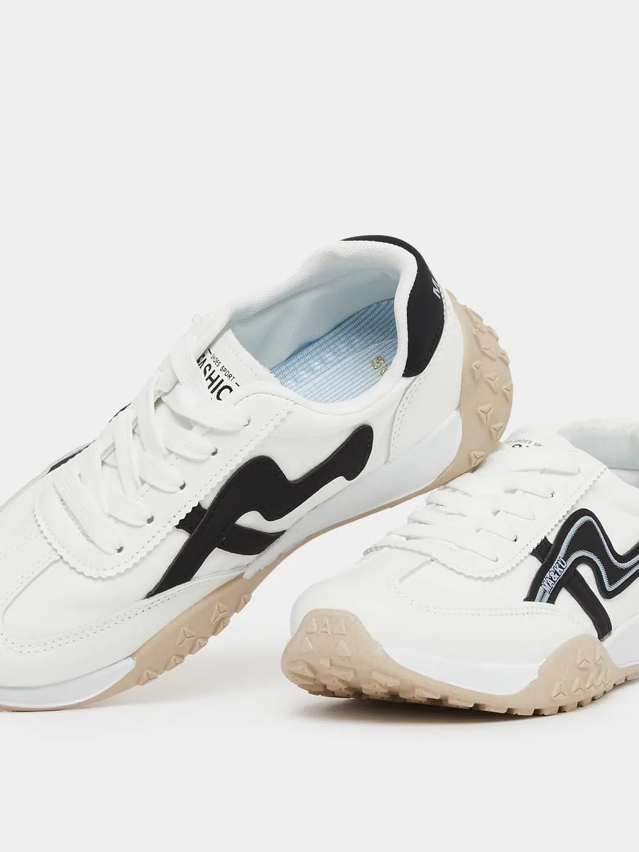 کفش ورزشی زنانه استایلی با پنل و زیره ضخیم بند دار