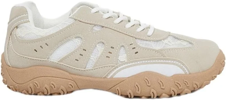 کفش ورزشی زنانه استایلی با طرح توری و زیره میخ دار