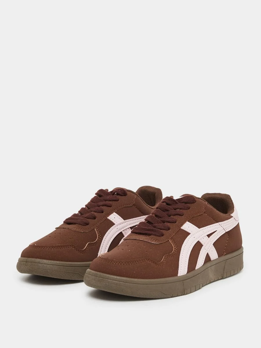 کفش ورزشی زنانه استایلی با خط کناری متضاد و بند دار