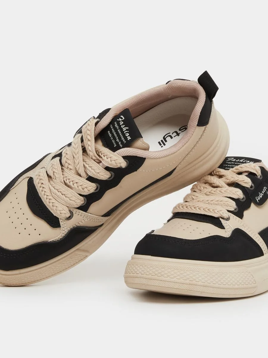 کفش ورزشی زنانه استایلی طرح رنگی و بند دار