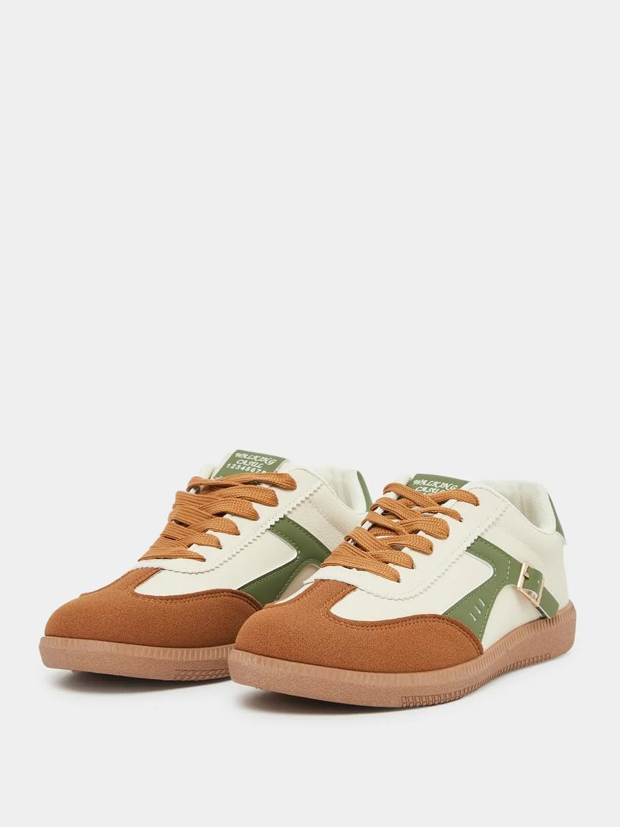 کفش کتانی زنانه استایلی با طرح رنگی و جزئیات سگک و بند