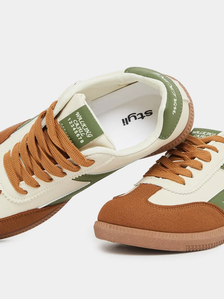 کفش کتانی زنانه استایلی با طرح رنگی و جزئیات سگک و بند