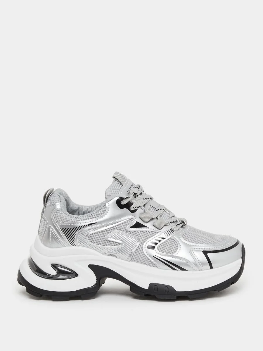 کفش ورزشی زنانه استایلی با زیره ضخیم و طرح فلزی