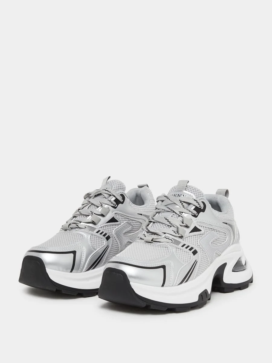 کفش ورزشی زنانه استایلی با زیره ضخیم و طرح فلزی