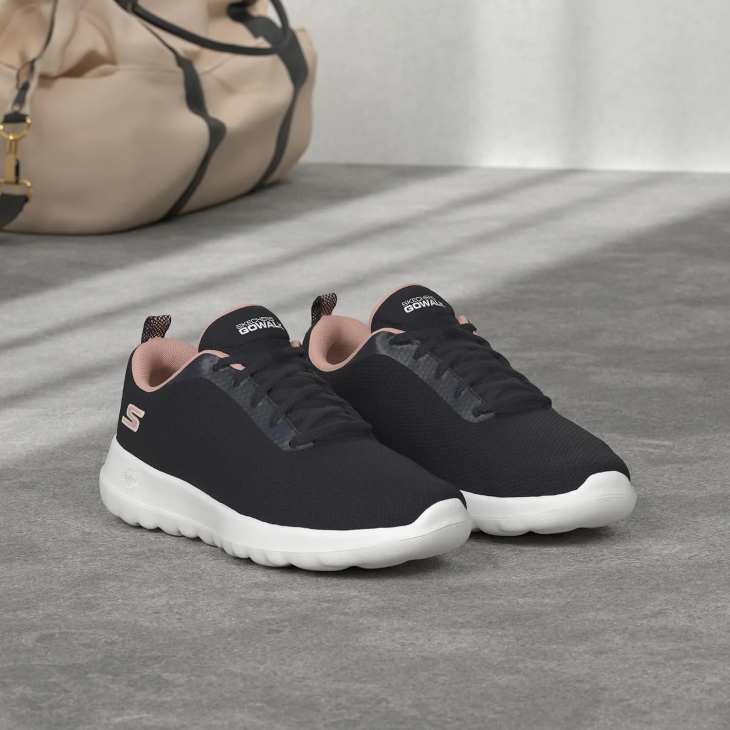 کفش ورزشی زنانه اسکیچرز مدل Go Walk Joy Upturn، سایز متوسط