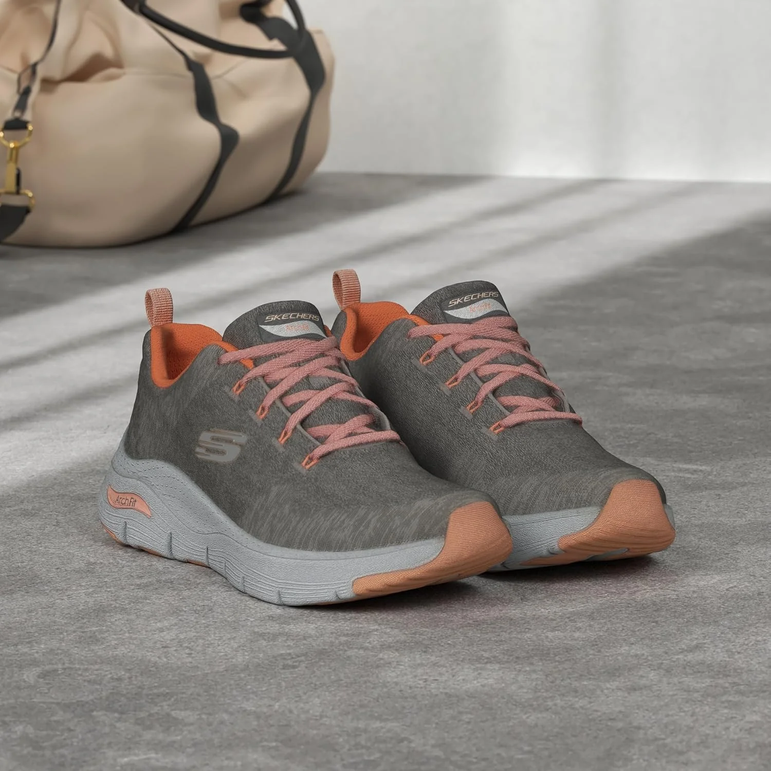 کفش ورزشی زنانه اسکیچرز آرچ فیت مدل Keep It Up