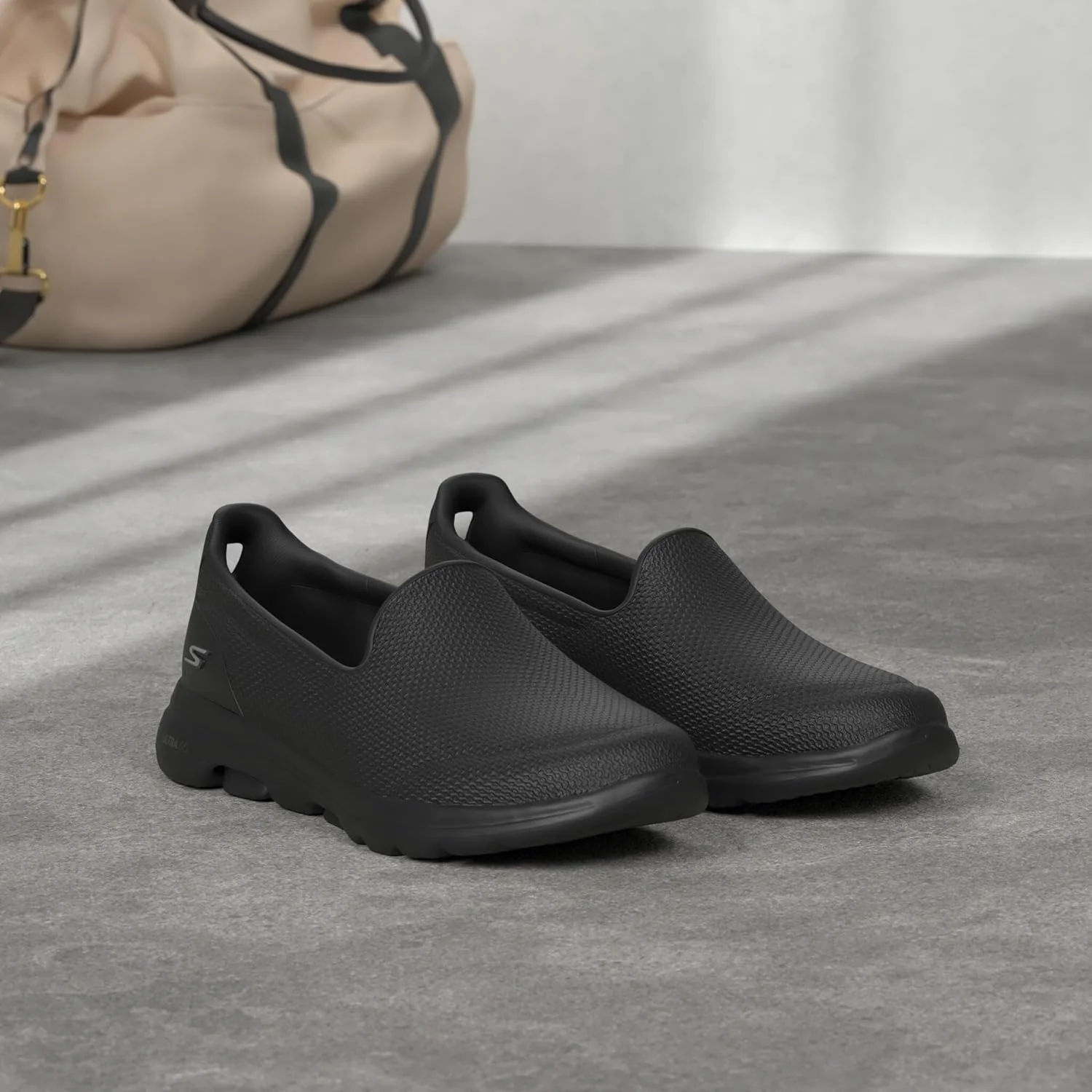 کفش ورزشی زنانه اسکیچرز مدل Go Walk 5 Polished