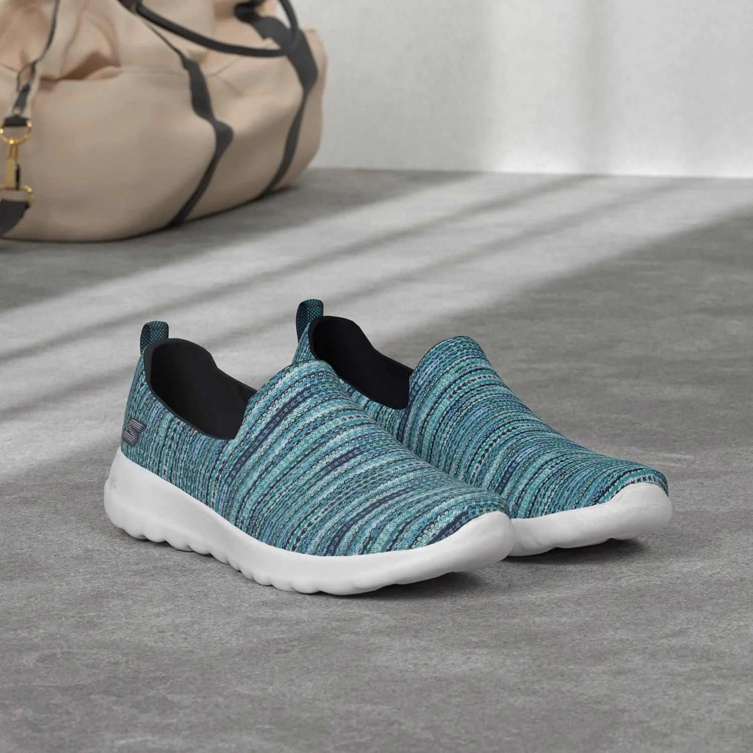 کفش اسکیچرز گو واک جوی - 15615 پهن زنانه