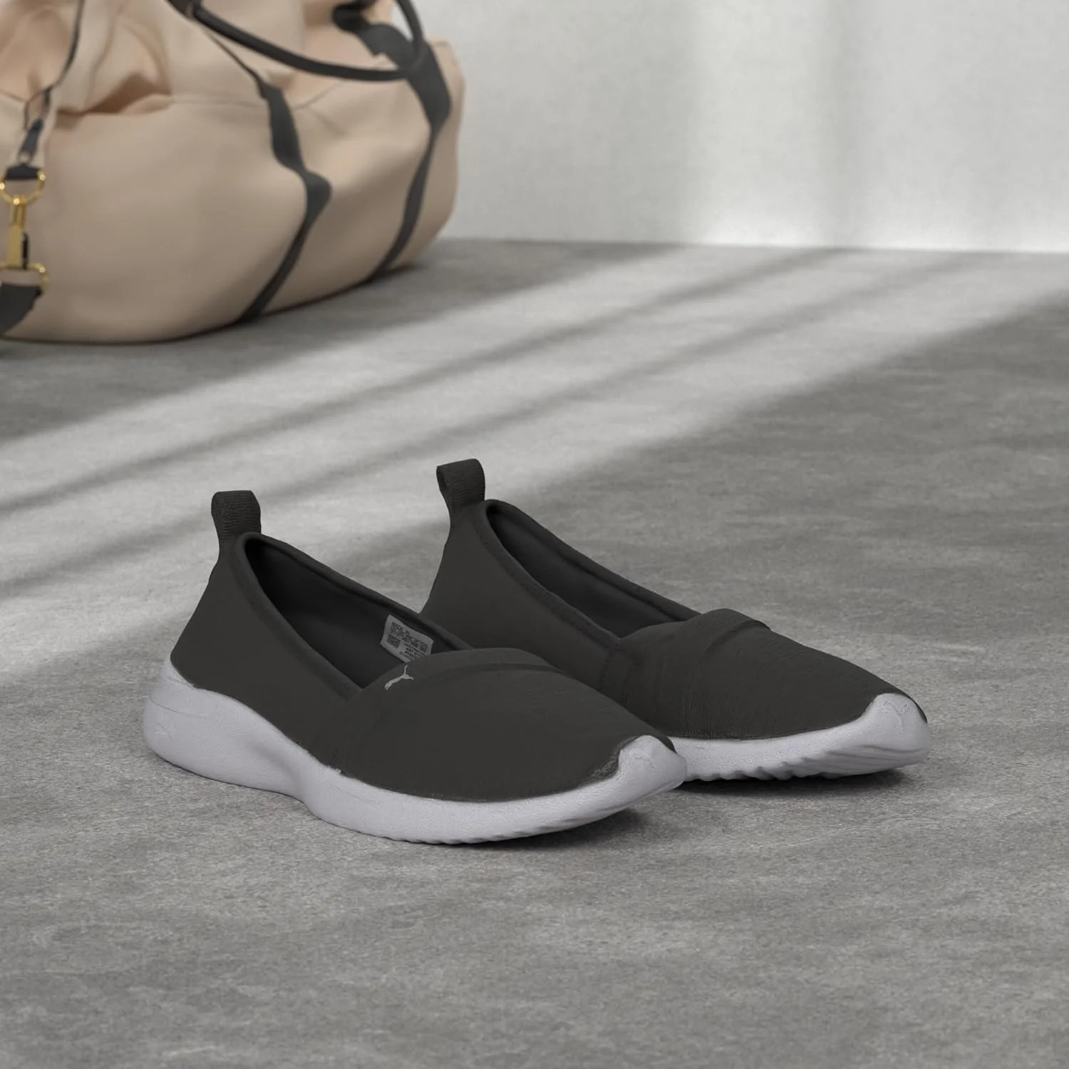 کفش ورزشی زنانه پوما مدل آدلینا مشکی نقره ای، سایز 42 اروپا