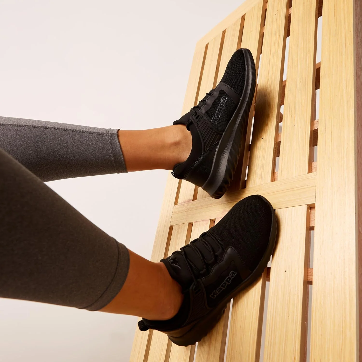 کفش ورزشی زنانه کاپا مدل 19-02503NW - بند دار با بافت کفش ورزشی زنانه کاپا مدل 19-02503NW - بند دار با بافت