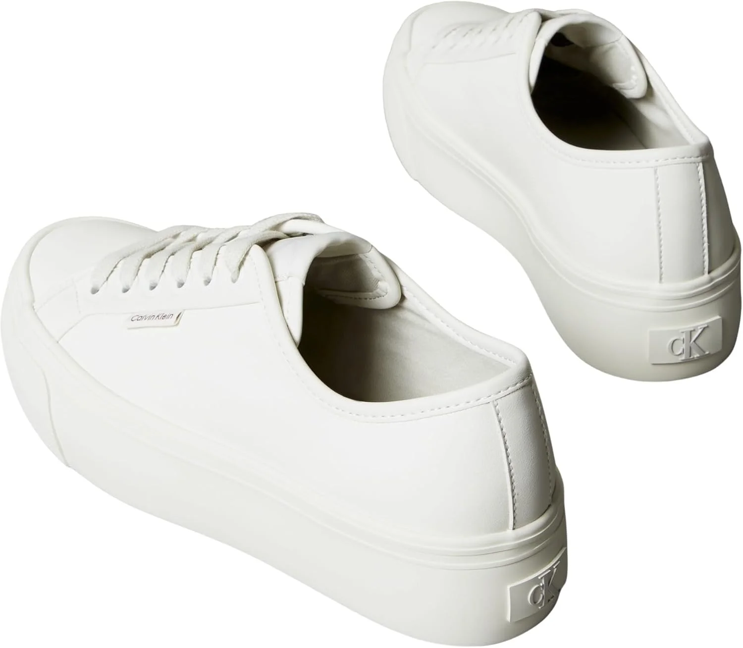 کالوین کلاین جینز بخشی از برند جهانی سبک زندگی کالوین کلاین است و مجموعهای از محصولات با کیفیت بالا شامل پوشاک، لوازم جانبی و کفش ارائه میدهد. این برند با قطعات همیشگی که با قرار دادن لوگو و برش مدرن خود، برای مخاطبان جوانتر جذاب است، شناخته میشود. فقط ظاهر جین جذاب نیست - لباسها و لوازم جانبی شیک دیگری نیز در انتظار کشف شدن هستند. کالوین کلاین جینز بخشی از برند جهانی سبک زندگی کالوین کلاین است و مجموعهای از محصولات با کیفیت بالا شامل پوشاک، لوازم جانبی و کفش ارائه میدهد. این برند با قطعات همیشگی که با قرار دادن لوگو و برش مدرن خود، برای مخاطبان جوانتر جذاب است، شناخته میشود. فقط ظاهر جین جذاب نیست - لباسها و لوازم جانبی شیک دیگری نیز در انتظار کشف شدن هستند.