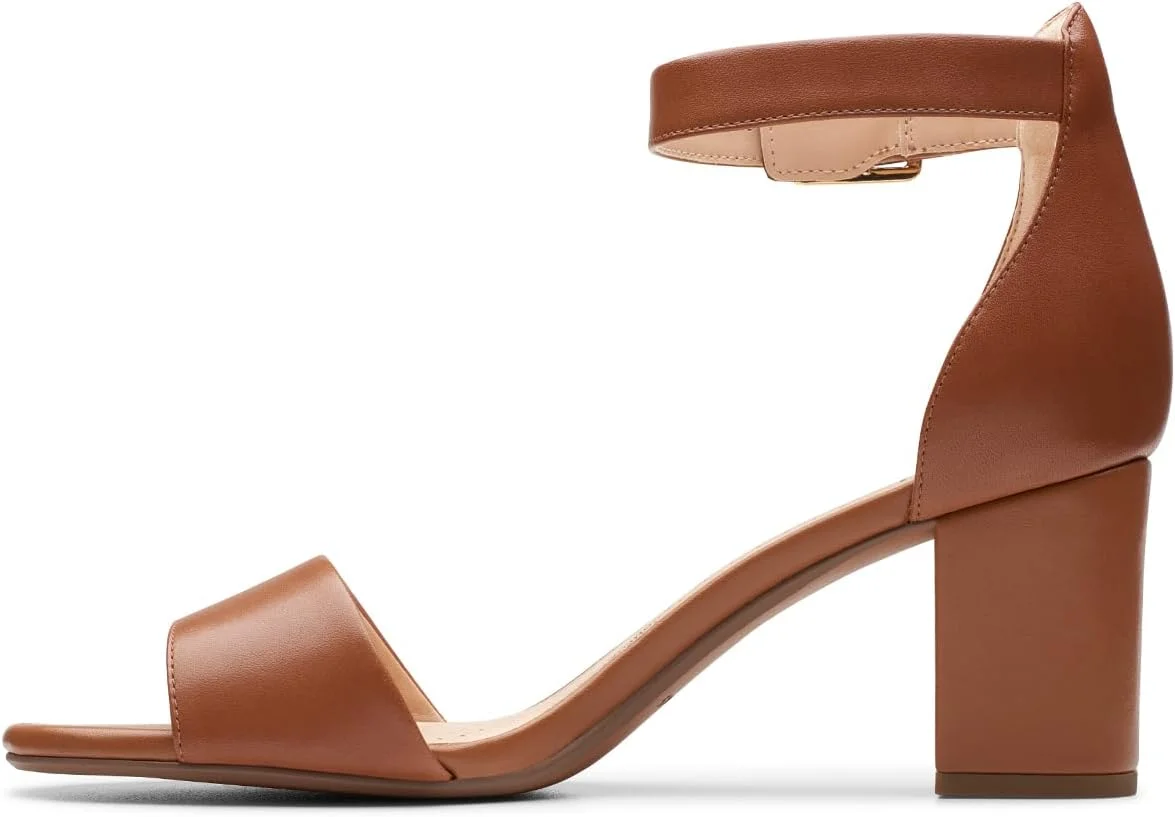 صندل های زنانه مدل Deva Mae از Clarks صندل های زنانه مدل Deva Mae از Clarks