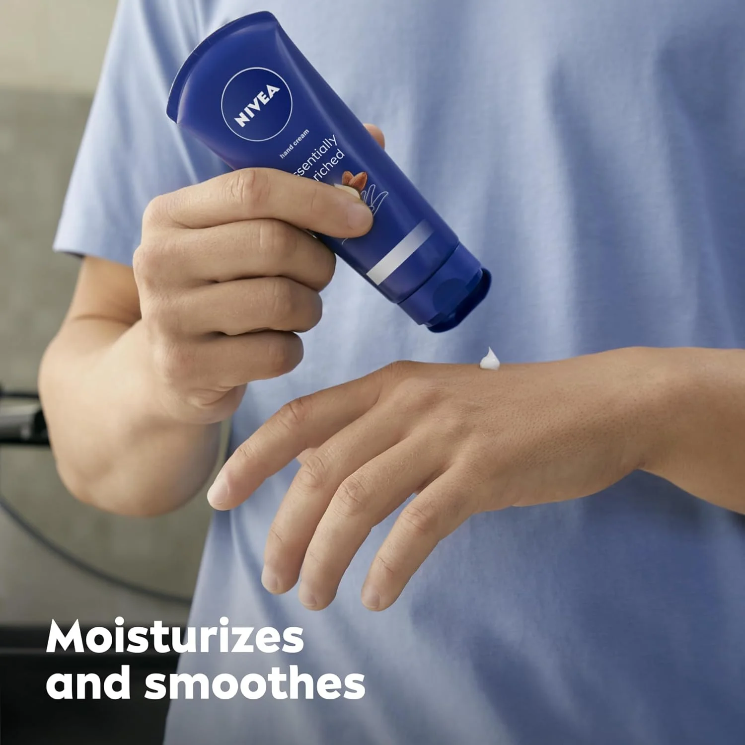 مجموعه هدیه لوازم ضروری مرطوب کننده نیوآ، کرم دست نیوآ و بالم لب نیوآ، جعبه هدیه 4 تکه کرم دست و بالم لب