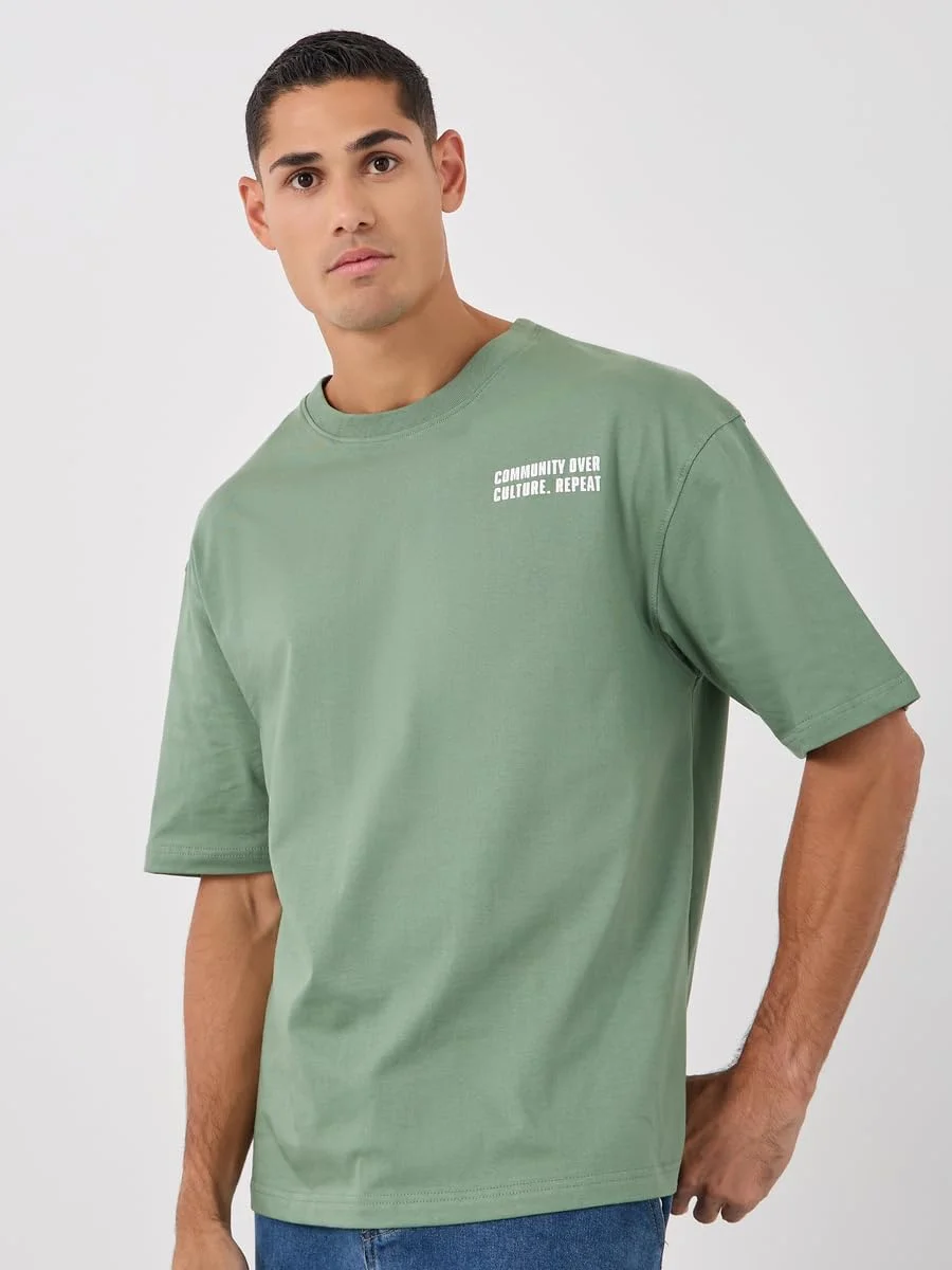 تی‌شرت مردانه استایلی با طرح چاپی پفکی و نوشته در جلو و پشت، مدل Oversized