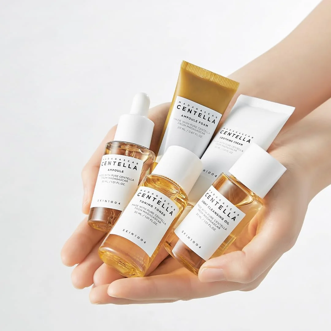 مجموعه مسافرتی سنتلا ماداگاسکار SKIN1004، تونر، آمپول، کرم تسکین دهنده، روغن پاک کننده، فوم آمپول، جعبه مراقبت از پوست پایه، اندازه جمع و جور، تسکین دهنده و آرامش بخش