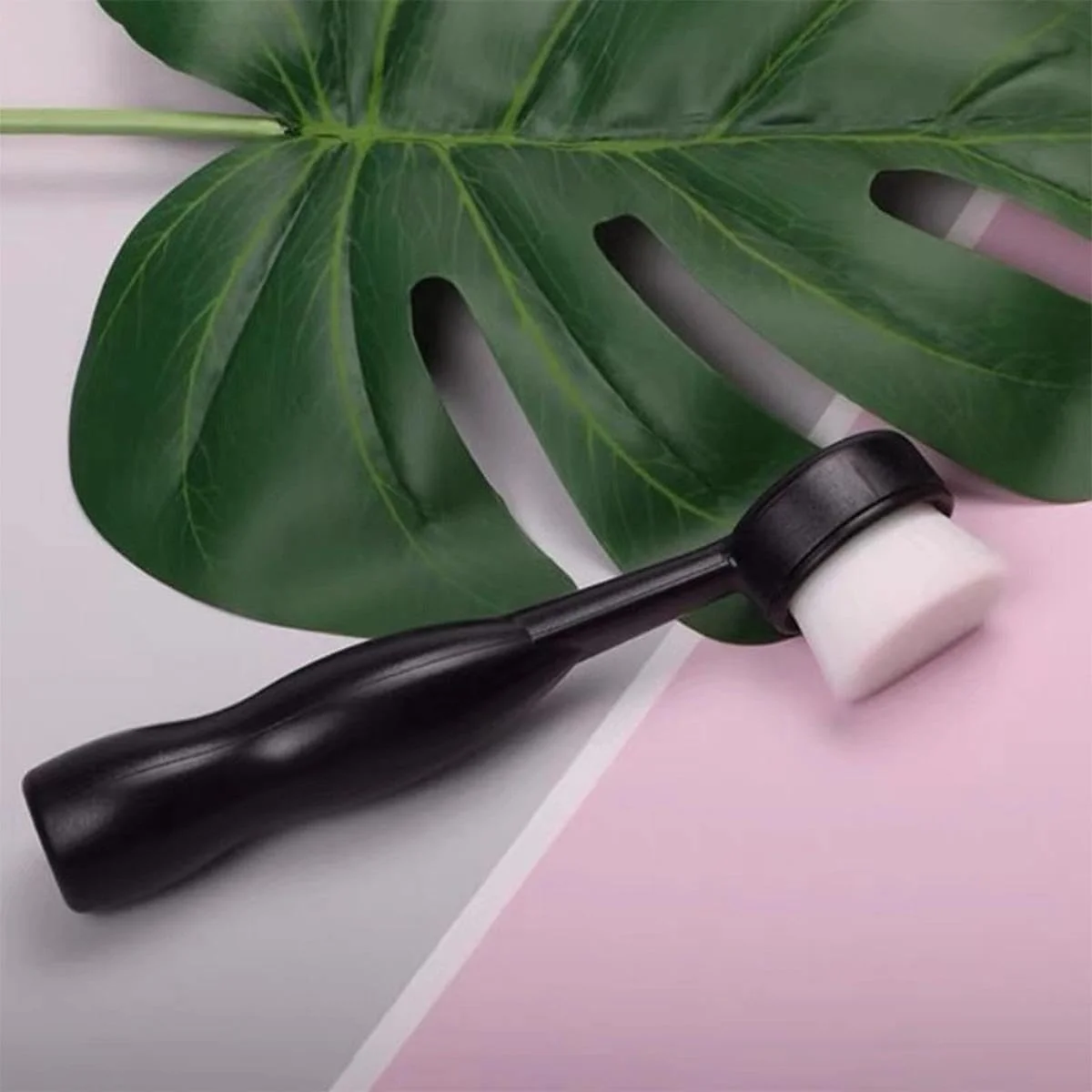 یک عدد برس شستشوی صورت دستی کوچک با موهای ظریف برای پاکسازی عمیق صورت، برس پاک کننده صورت، ابزار زیبایی