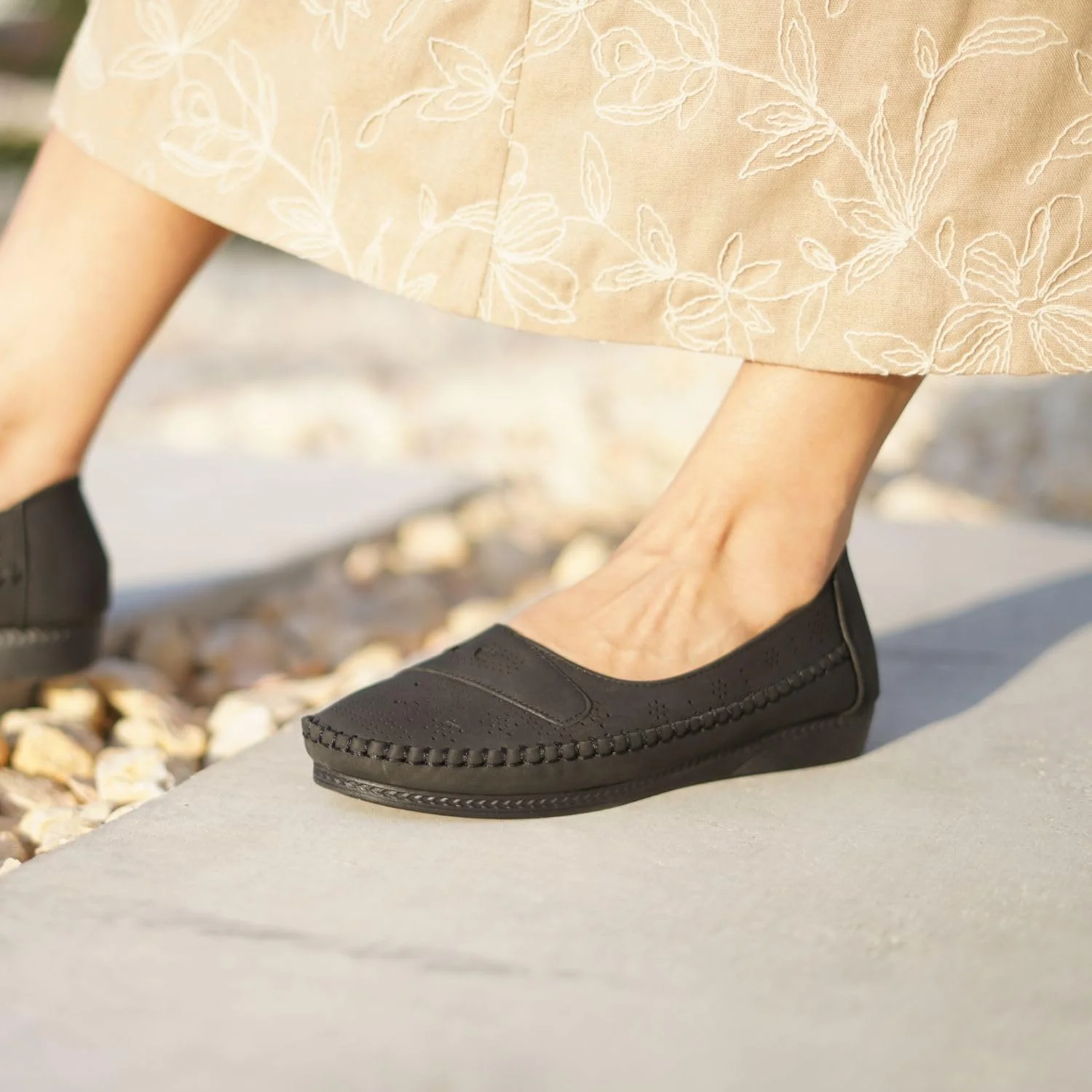 کفش کالج زنانه | چرم، زیره نرم، کفش کالج راحت و غیر رسمی برای زنان، دختران و بانوان | کفش کالج زنانه مناسب پیاده روی برای اداره، کار و مسافرت کفش کالج زنانه | چرم، زیره نرم، کفش کالج راحت و غیر رسمی برای زنان، دختران و بانوان | کفش کالج زنانه مناسب پیاده روی برای اداره، کار و مسافرت