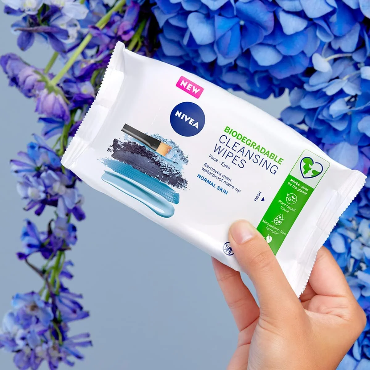 دستمال مرطوب پاک کننده آرایش طراوت بخش نیوآ 3 در 1 مناسب پوست نرمال (25 عدد)، ساخته شده از مواد گیاهی تجزیه پذیر، پاک کننده ملایم و در عین حال موثر آرایش