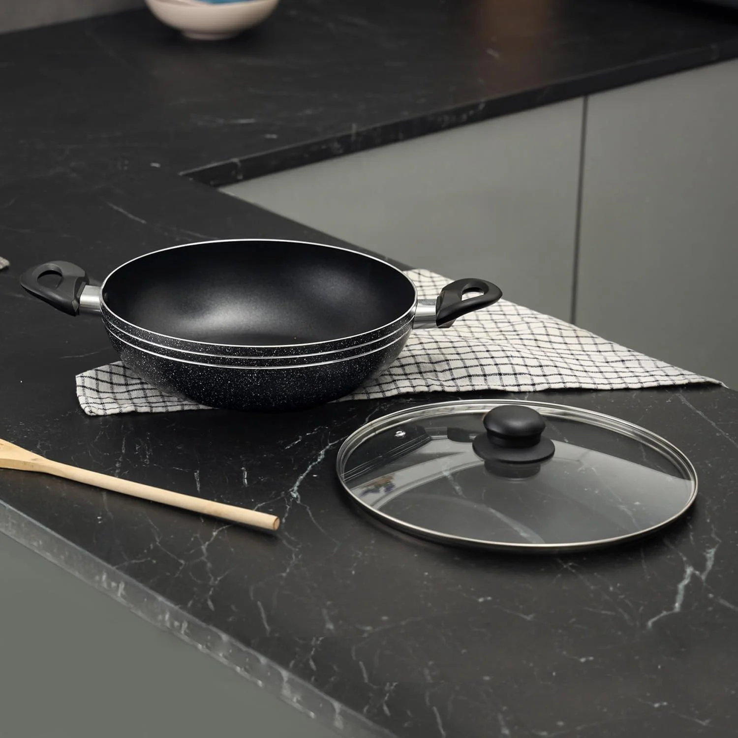 تابه وک آلومینیومی رویال فورد، 26 سانتی متر | تابه سرخ کردنی مناسب برای اجاق های القایی با پوشش نچسب و درب شیشه ای مقاوم | تابه سرخ کردنی با دسته مقاوم در برابر حرارت | تابه پخت و پز، فاقد PFOA